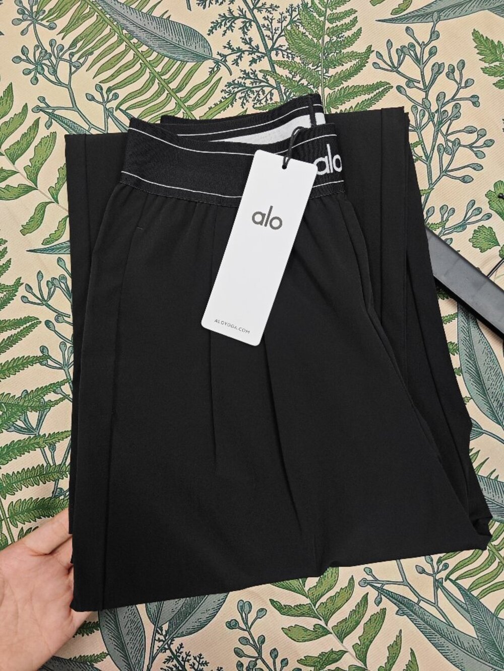 NWT ALO Yoga Wide Leg Pants Black 💕 Everyday Comfor Suit Up Trouser - Picture 3 of 8